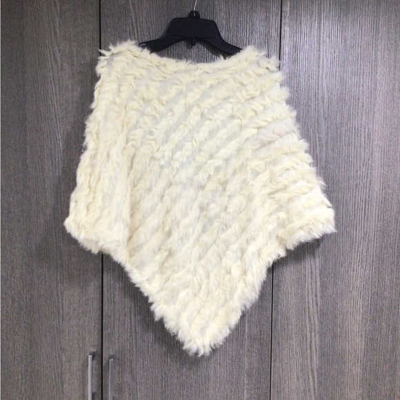 Elegant Cream Poncho genuine fur - Picture 2 of 3